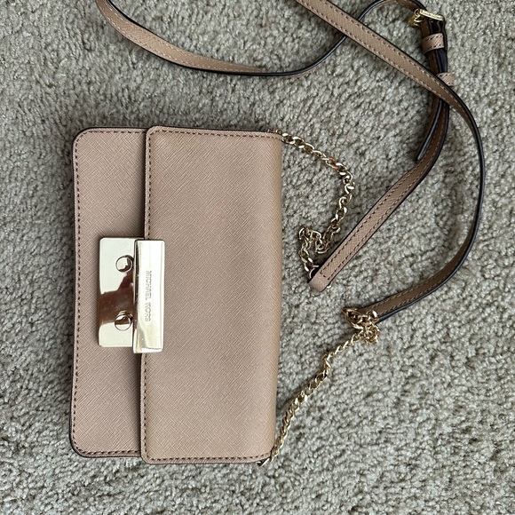 Michael Kors crossbody - Picture 1 of 6